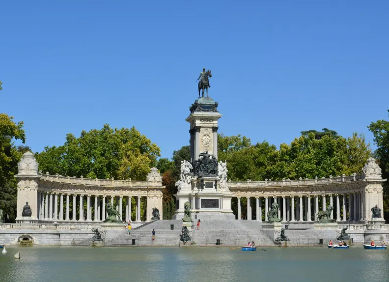Fontaine Parque Del Retiro Madrid