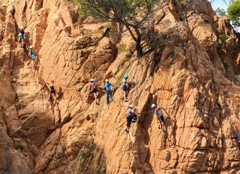 La via ferrata une activité de team building sportive en montagne