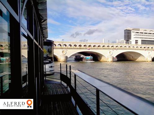Le Kiosque Flottant, Bateau Naviguant, Paris, Île-de-France, France