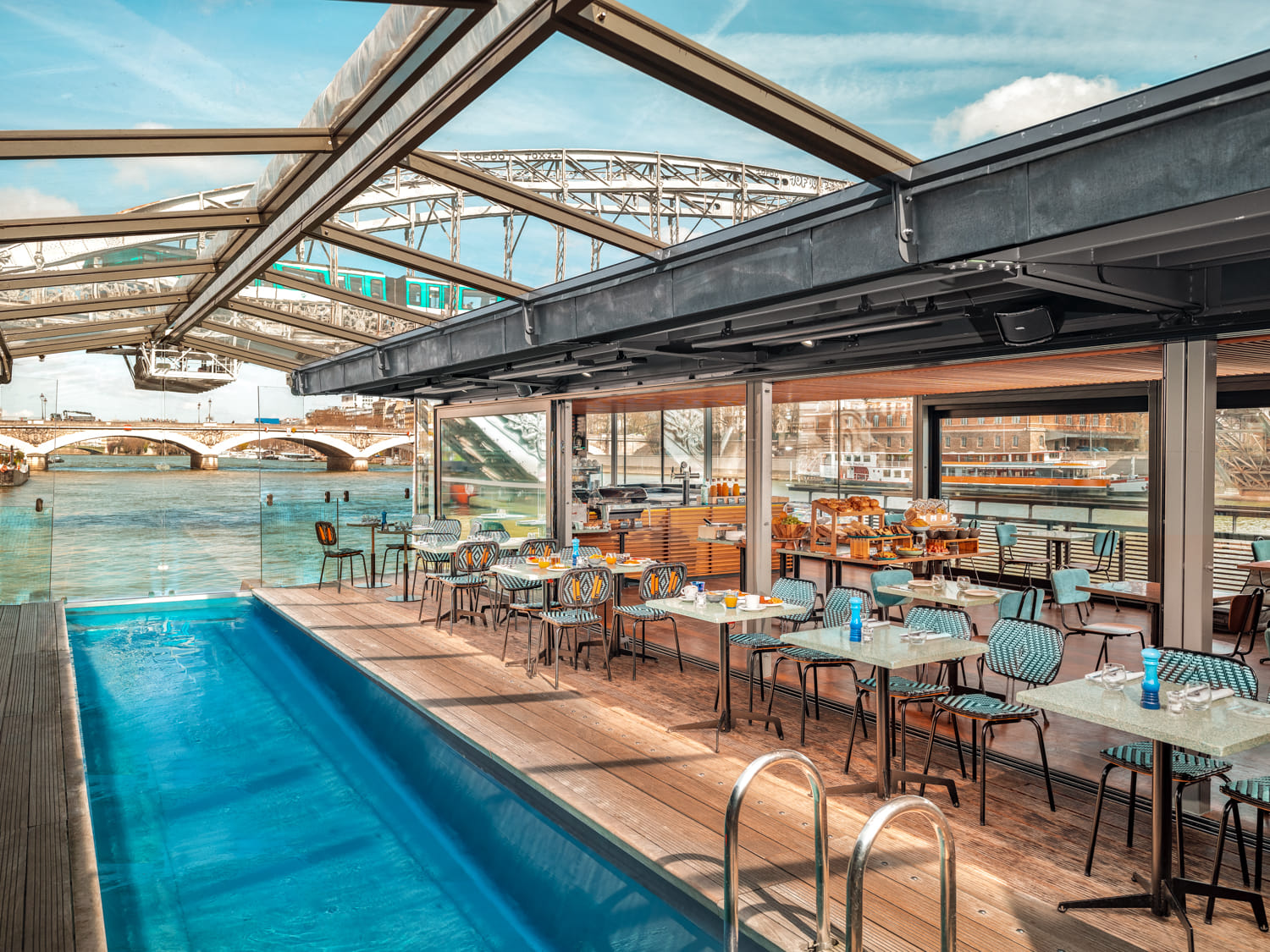 OFF Paris Seine  ****, France