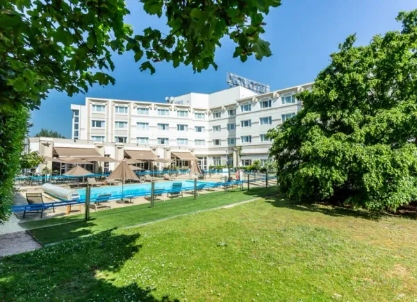 NOVOTEL BOURGES, Hôtel 4*, Le-Subdray, Centre-Val de Loire, France