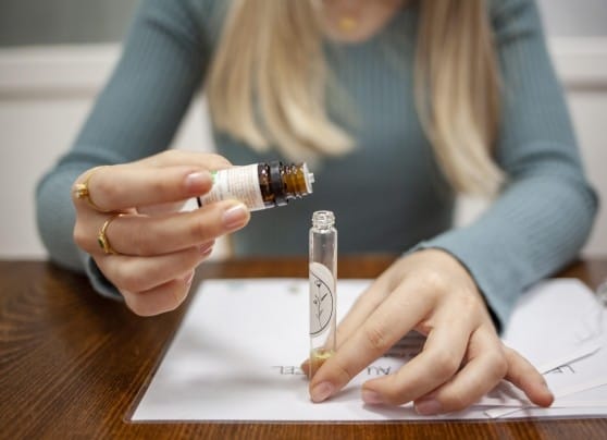 Atelier création de parfum naturel personnalisé, Cave, Lyon, Auvergne-Rhône-Alpes, France