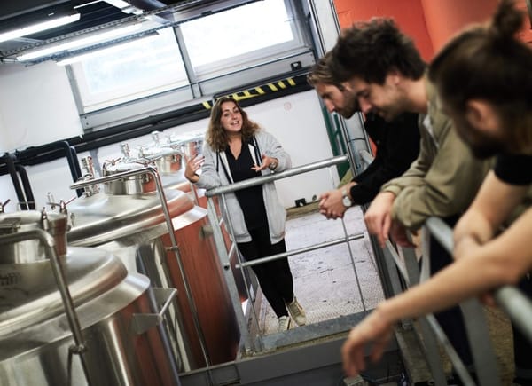 Visite et dégustation de bières dans une brasserie parisienne, Paris, Île-de-France, France