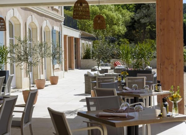 Domaine de Valmouriane, Restaurant, Saint-Rémy-de-Provence, Provence-Alpes-Côte d'Azur, France
