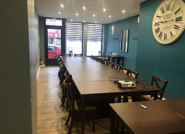 Hôtel le Florence**, Hôtel 2*, Saint-Quentin, France