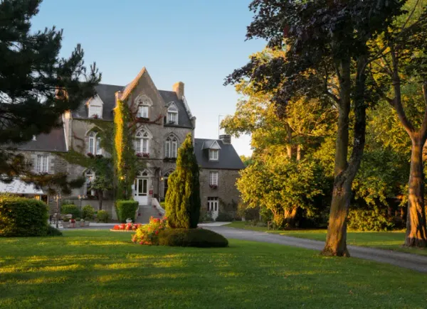 Hotel The Originals Manoir de la Roche Torin, Hôtel 3*, Courtils, France