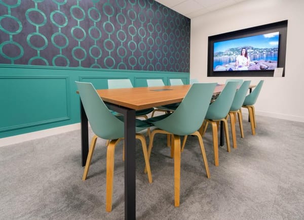 Sundesk Biot, Centre d'affaires