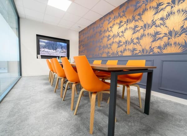Sundesk Biot, Centre d'affaires