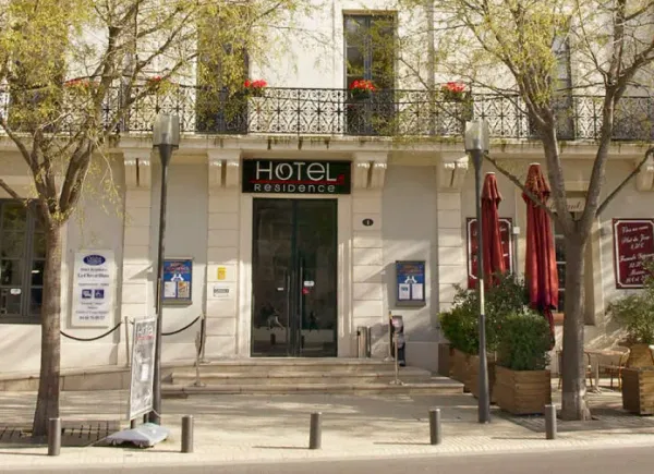 Appart Hôtel Odalys Le Cheval Blanc, Hôtel 3*, Nîmes, Occitanie, France