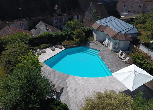 Hostellerie de la Tour d'Auxois, Hôtel 3*, Saulieu, France