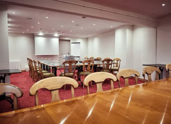 Hostellerie de la Tour d'Auxois, Hôtel 3*, Saulieu, Bourgogne-Franche-Comté, France