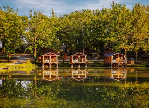 Whaka Lodge, Hôtel 4*, Seissan, Occitanie, France