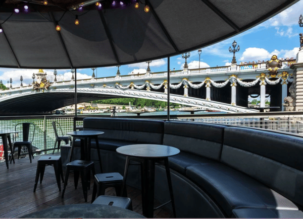 Le Quai Alexandre III, Barge, Paris, Île-de-France, France