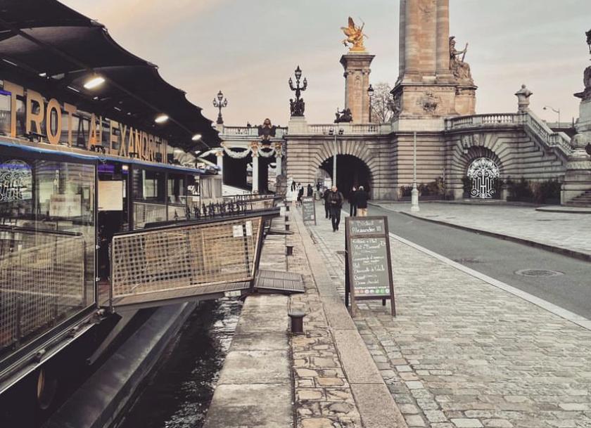 Le Quai Alexandre III, Barge, Paris, Île-de-France, France