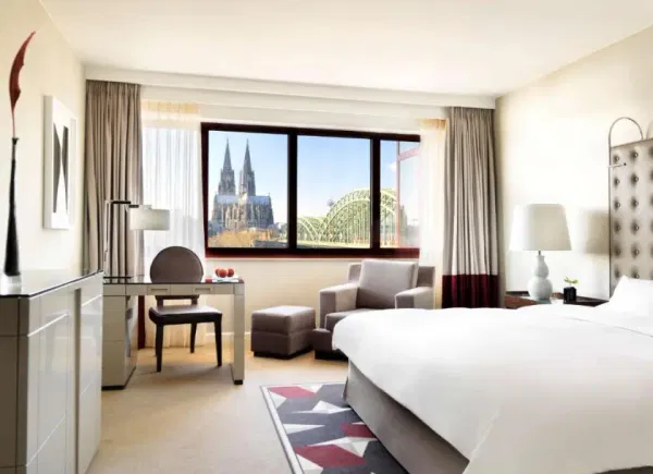 Hyatt Regency Cologne, Hôtel 5*