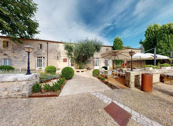 Aux Ducs De Sienne, Château / Domaine, Montagne, France