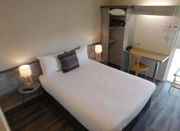 BRIT HOTEL ARIES ARGENTAN, Hôtel 2*, Argentan, France