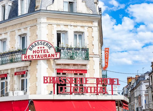 Le Central, Hôtel 3*, Trouville-sur-Mer, Normandie, France