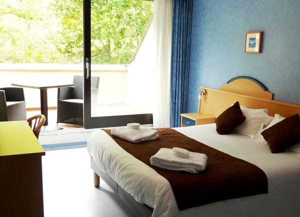 BRIT HOTEL CHAUDES AIGUES - Du Ban, Hôtel 2*, Chaudes-Aigues, France