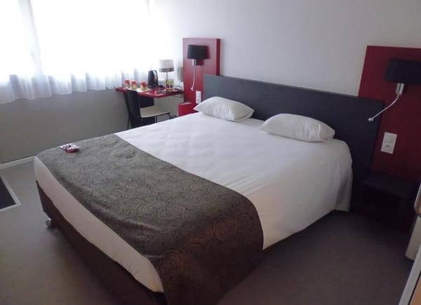 BRIT HOTEL CONFORT MAYENNE, Hôtel 3*, Mayenne, France