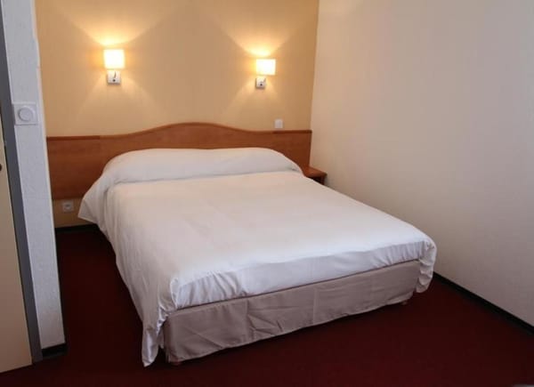 BRIT HOTEL CONFORT VILLENEUVE SUR LOT, Hôtel 3*, Bias, France