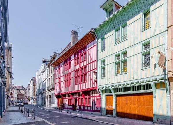 BRIT HOTEL TROYES CENTRE Les Comtes de Champagne, Hôtel 2*, Troyes, France