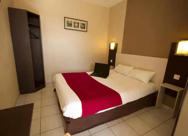 BRIT HOTEL SETE-BALARUC, Hôtel 2*, Balaruc-le-Vieux, France