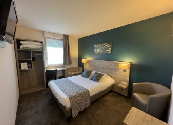 BRIT HOTEL SAUMUR, Hôtel 3*, Distré, France