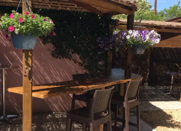 Restaurant Les Platanes, Restaurant, Nazelles-Négron, Centre-Val de Loire, France