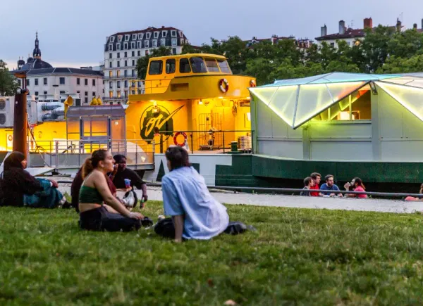 Café Oz Lyon, Barge, Lyon, Auvergne-Rhône-Alpes, France