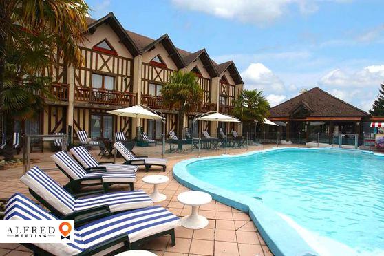 Clos Deauville Saint - Gatien ***, Hôtel 3*, Saint-Gatien-des-Bois, France