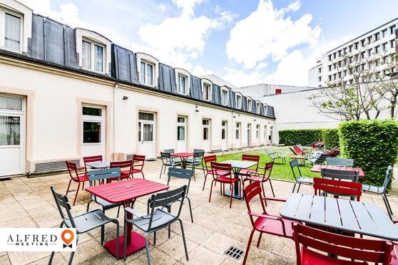 Ibis Gare de Lyon Ledru Rollin ***, Hôtel 3*, Paris, Île-de-France, France