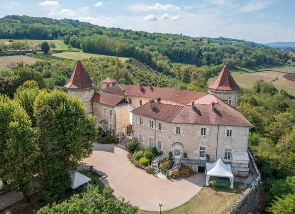 Château du Chapeau Cornu, Hôtel 4*, Vignieu, Auvergne-Rhône-Alpes, France