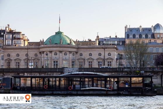 Le Quai, Bateau Naviguant, Paris, Île-de-France, France