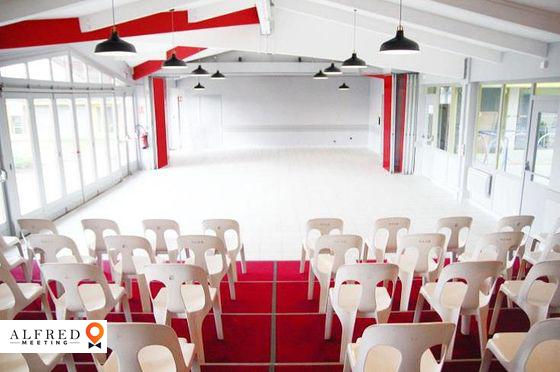 Domaine de Sainte-Croix, Restaurant, France