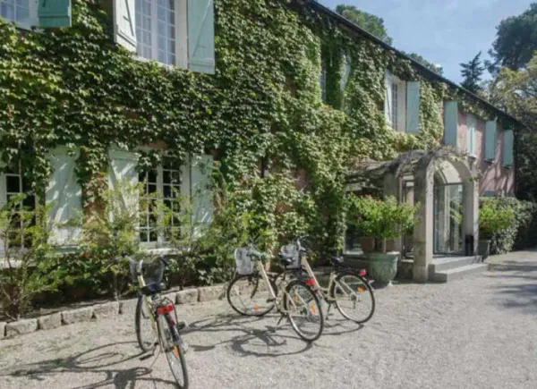 Les Mazets des Roches ***, Hôtel 3*, Tarascon, Provence-Alpes-Côte d'Azur, France