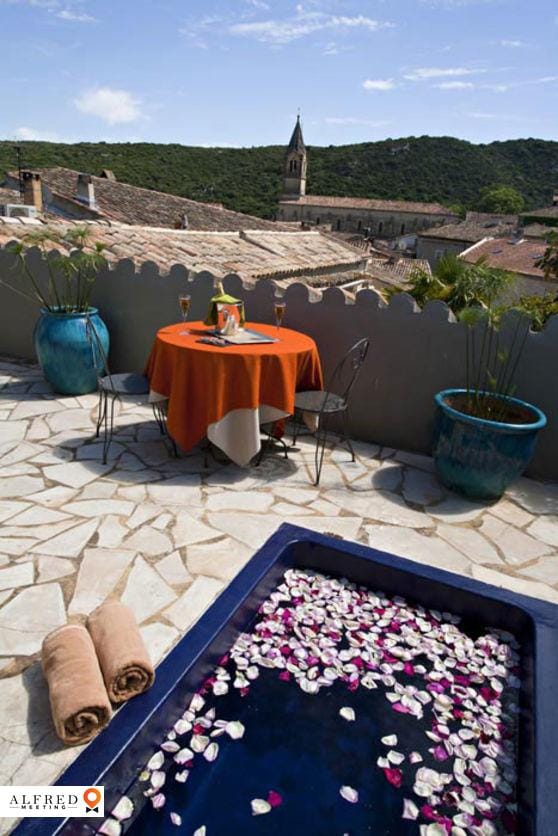 Hostellerie le Castellas ***, Hôtel 3*, Collias, France