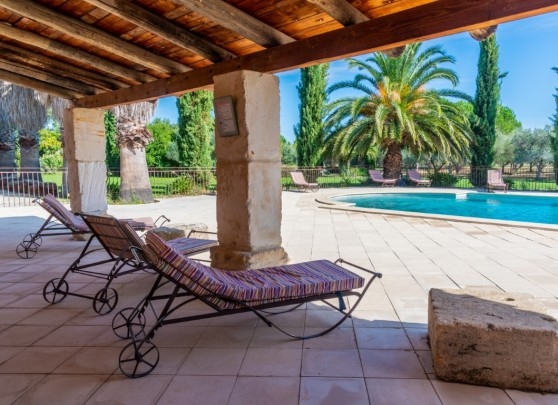 Domaine des Clos ***, Château / Domaine, Beaucaire, France