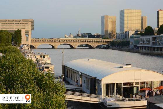 Restaurant Le Café Barge, Bateau Naviguant, Paris, Île-de-France, France