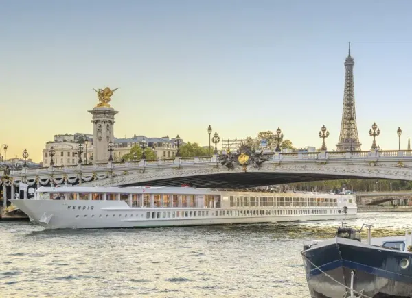 Business Boat, Bateau Naviguant, Paris, Île-de-France, France