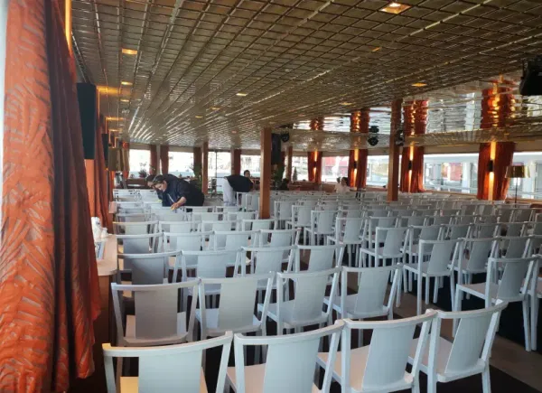 Business Boat, Bateau Naviguant, Paris, Île-de-France, France