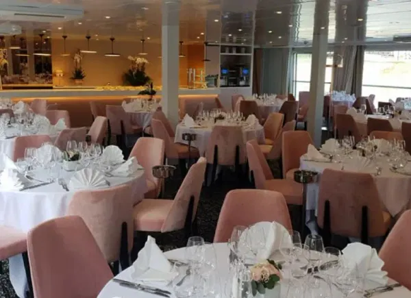 Business Boat, Bateau Naviguant, Paris, Île-de-France, France